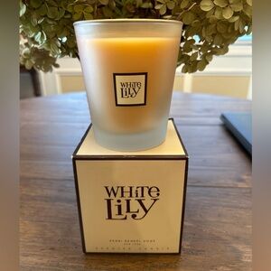 Henri Bendel White Lily Scented Candle New in Box 10oz